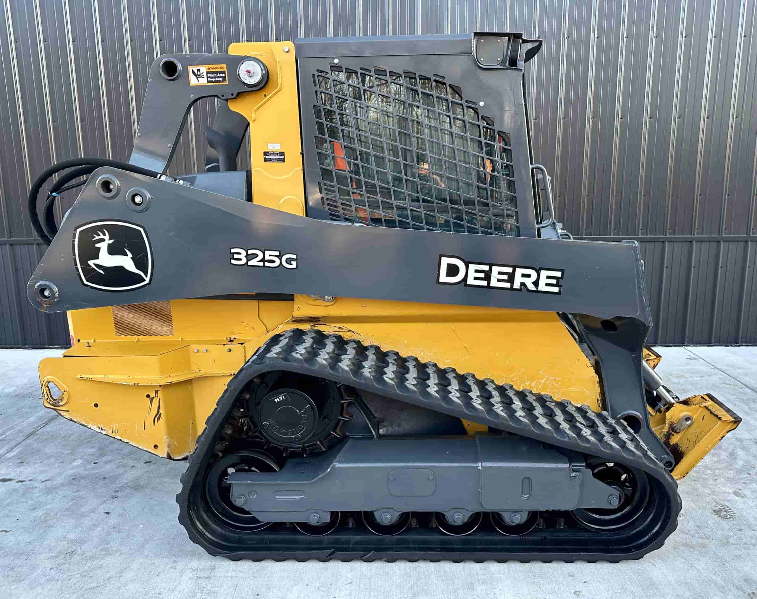 2021 John Deere 325G
